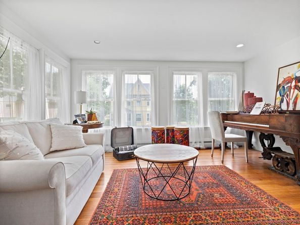 35 Frances St, Melrose MA 02176