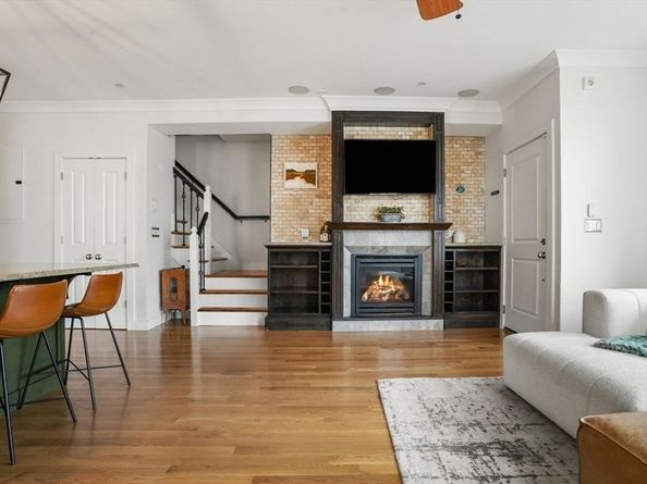 235 Gold St 3, Boston MA 02127