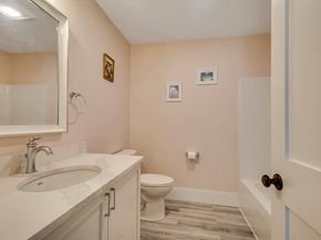 29 Southfield Ln 29, Sherborn MA 01770