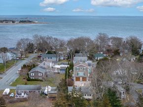 7 Cedar St, Mattapoisett MA 02739