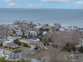 7 Cedar St, Mattapoisett MA 02739