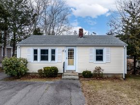 7 Cedar St, Mattapoisett MA 02739