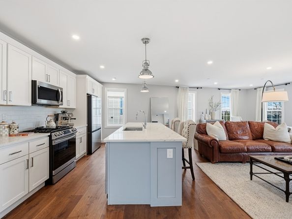 18-20 Crestway Rd 5, Boston MA 02128