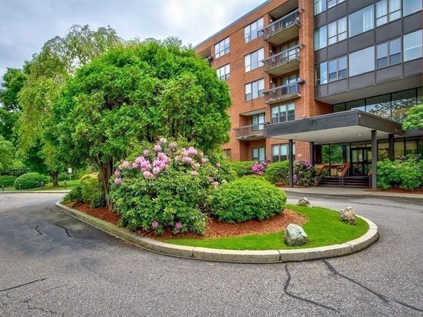 210 Nahanton St 520, Newton MA 02459