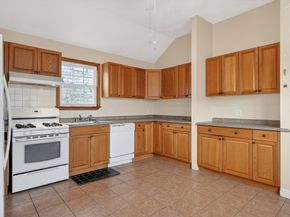 17 Mason St, Hudson MA 01749