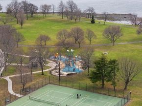 33 Breakwater Dr 33, Chelsea MA 02150