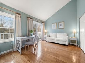33 Breakwater Dr 33, Chelsea MA 02150