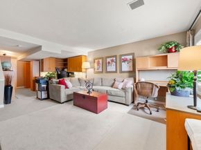 33 Breakwater Dr 33, Chelsea MA 02150