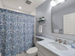 33 Breakwater Dr 33, Chelsea MA 02150