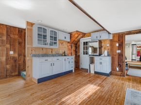 14 Maple Street, Sturbridge MA 01566