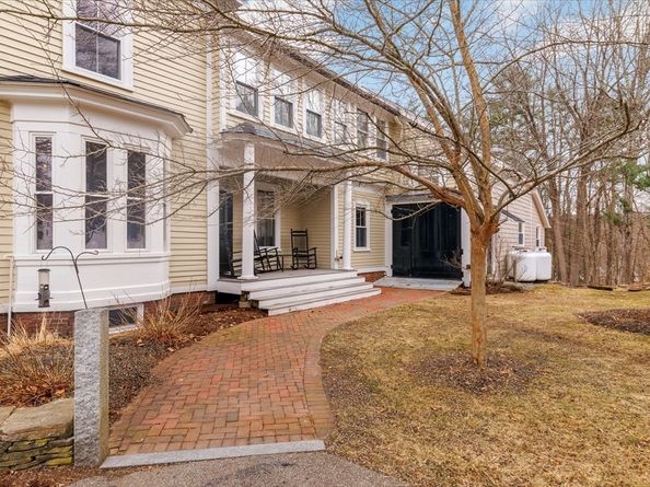14 Maple Street, Sturbridge MA 01566