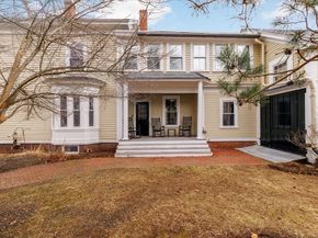 14 Maple Street, Sturbridge MA 01566