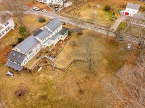 14 Maple Street, Sturbridge MA 01566