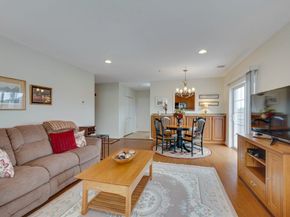 2311 Briarwood Vlg 2311, Clinton MA 01510