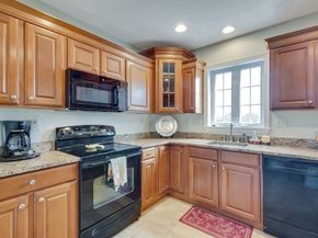 2311 Briarwood Vlg 2311, Clinton MA 01510