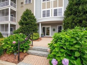 2311 Briarwood Vlg 2311, Clinton MA 01510