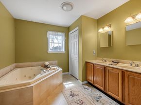31 Glen Echo Shore Rd, Charlton MA 01507
