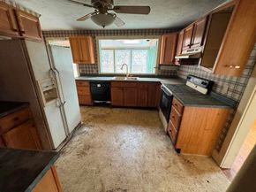 775 Dennison Dr, Southbridge MA 01550