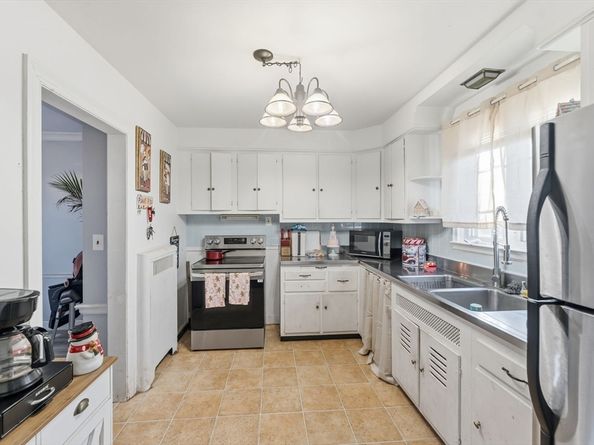 20 Newell Ave, Southbridge MA 01550