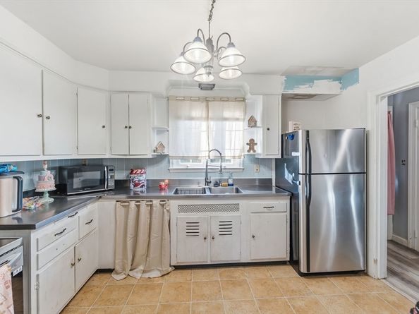 20 Newell Ave, Southbridge MA 01550