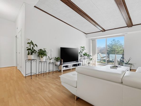 57 Broadlawn Park 4B, Boston MA 02467