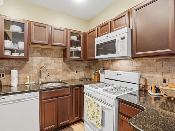 57 Broadlawn Park 4B, Boston MA 02467