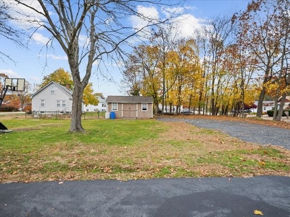 65 Edgewater Avenue, Shrewsbury MA 01545