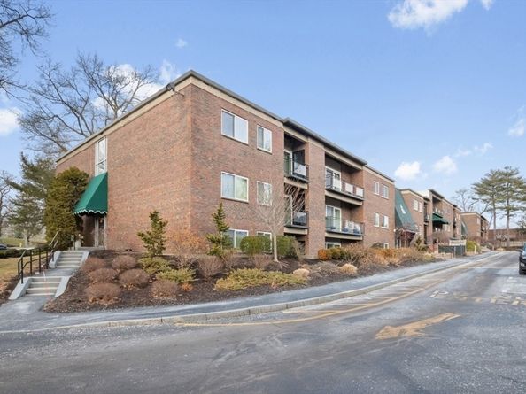 1202 Greendale Avenue 124, Needham MA 02492