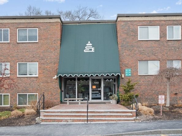 1202 Greendale Avenue 124, Needham MA 02492