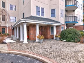 10 Seaport Dr. 2505, Quincy MA 02171