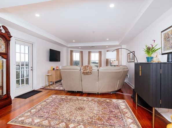 10 Seaport Dr. 2505, Quincy MA 02171