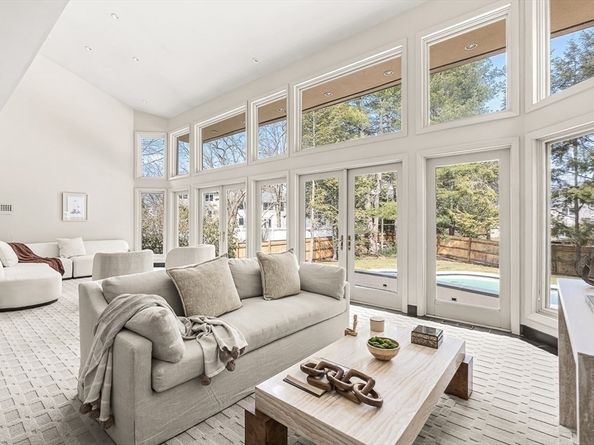 71 Farina Rd, Newton MA 02459