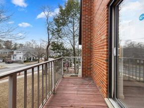 611 Watertown St 14, Newton MA 02460