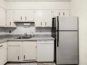 611 Watertown St 14, Newton MA 02460