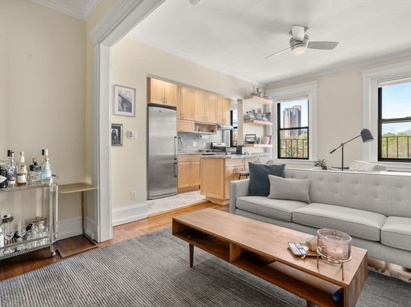 137 Peterborough St 21, Boston MA 02215