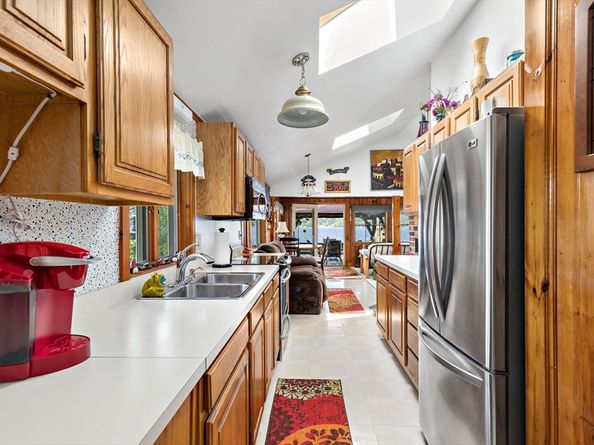22 Fuller Shores Rd, Lakeville MA 02347