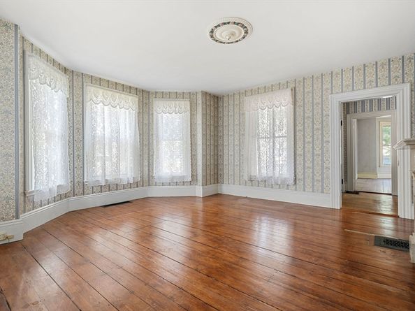 8 Briggs Street, Salem MA 01970