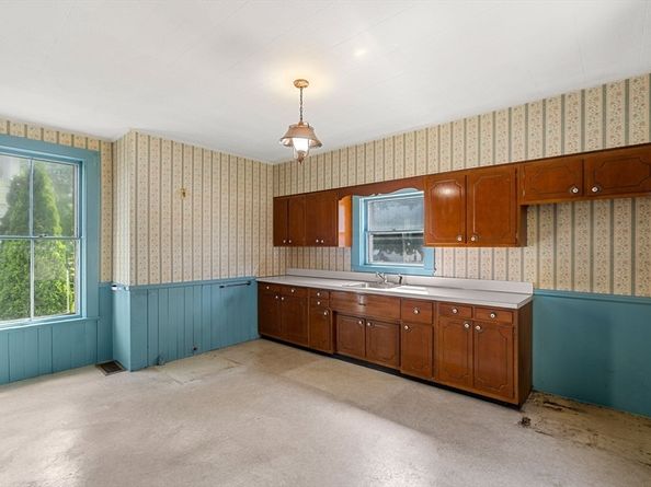 8 Briggs Street, Salem MA 01970