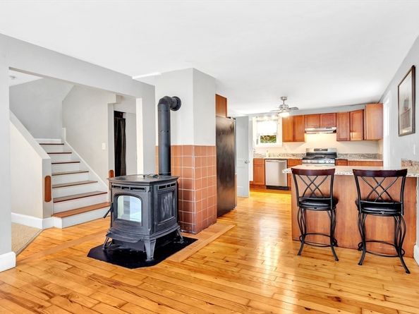 587 Essex Ave, Gloucester MA 01930