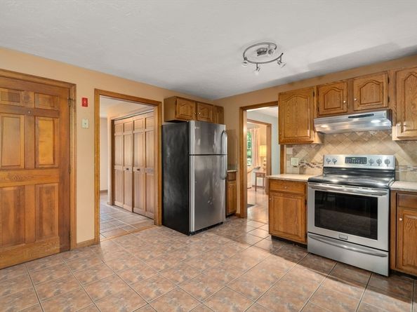 8 Wadsworth Rd, Shrewsbury MA 01545
