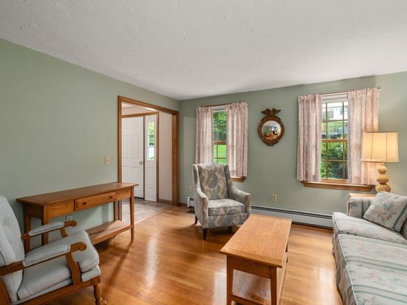 8 Wadsworth Rd, Shrewsbury MA 01545