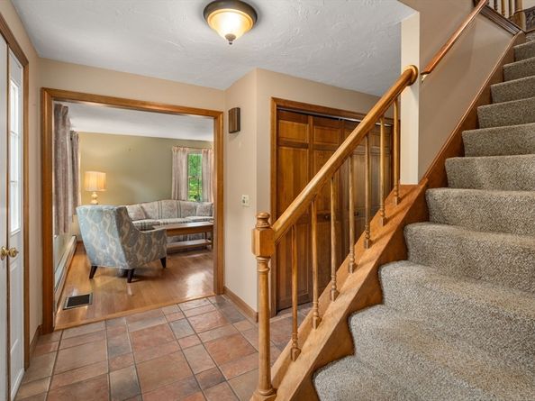 8 Wadsworth Rd, Shrewsbury MA 01545