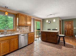 8 Wadsworth Rd, Shrewsbury MA 01545