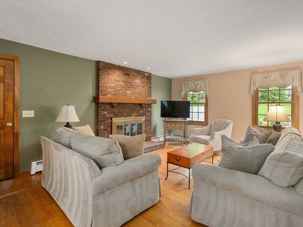 8 Wadsworth Rd, Shrewsbury MA 01545