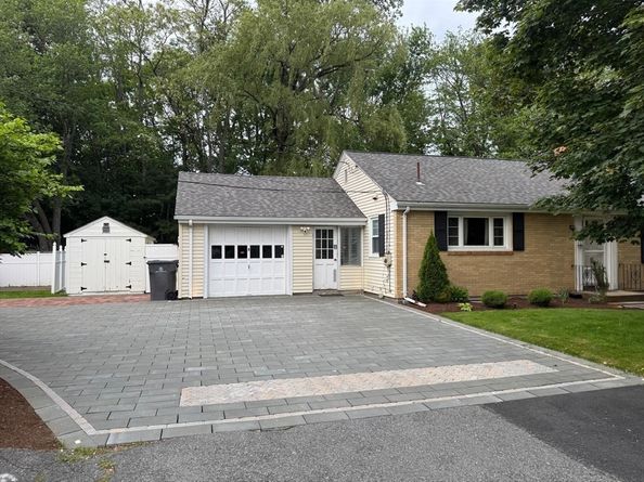 33 Stevens Rd, Framingham MA 01702