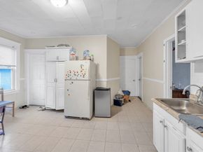 215 Beacon St, Worcester MA 01610
