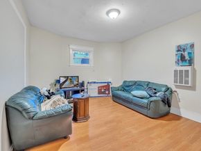 215 Beacon St, Worcester MA 01610