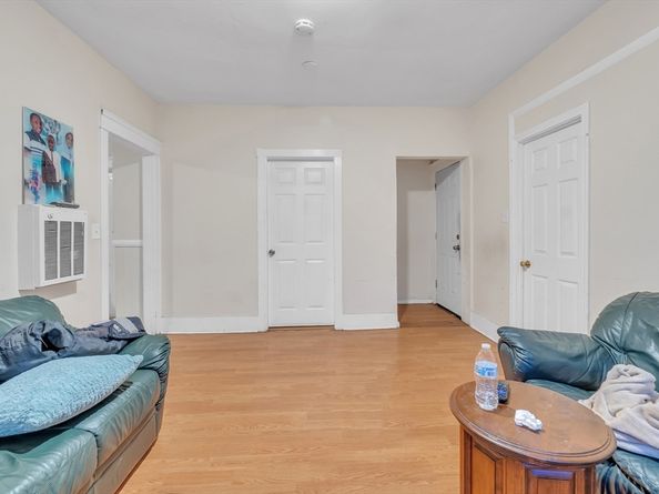 215 Beacon St, Worcester MA 01610