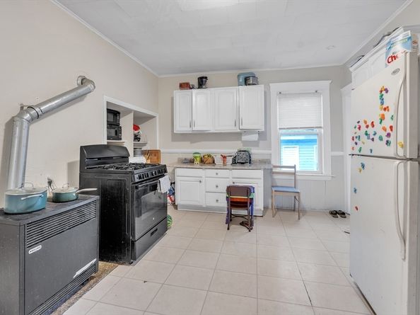 215 Beacon St, Worcester MA 01610
