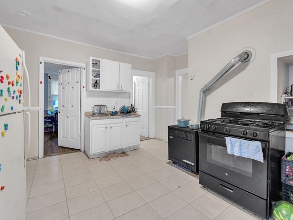 215 Beacon St, Worcester MA 01610